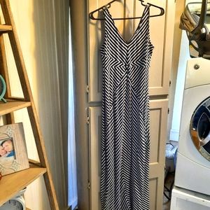 Motherhood maternity maxi dress small